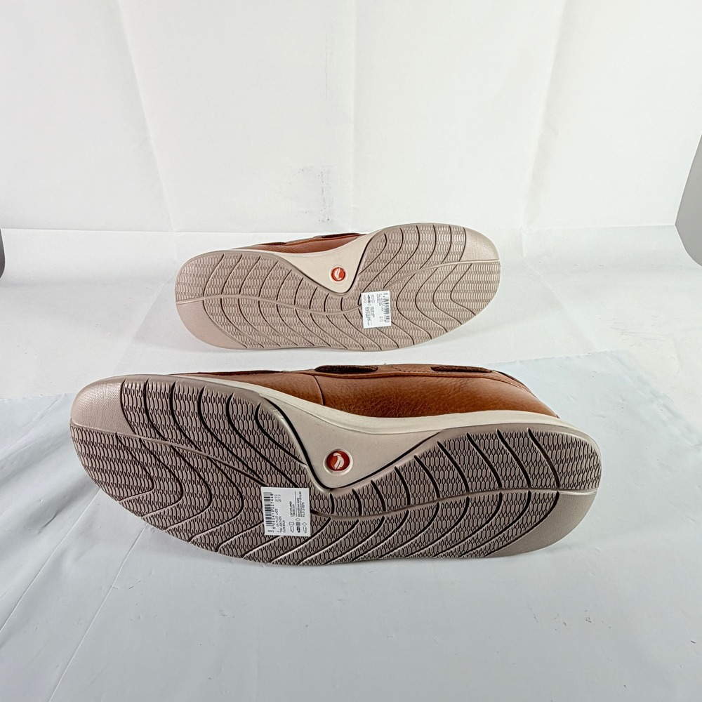 Classic Men's Tan Leather Boat Shoes with Cushioned Sole - Picture 8 of 15
